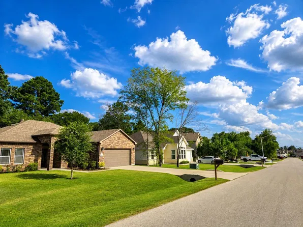12294 Lake Conroe Hills Dr, Willis, TX 77318