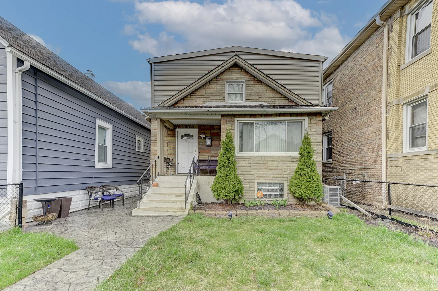 7134 S Washtenaw Ave photo 1