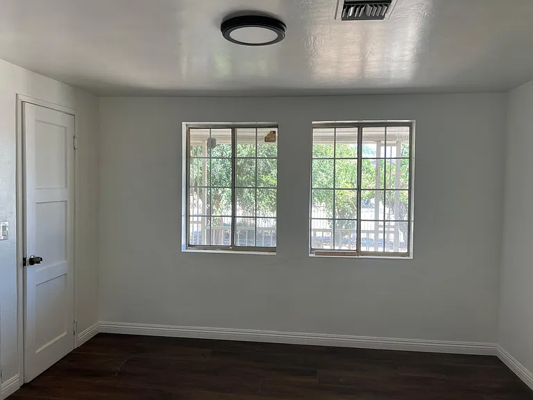 225 W 1st St — Photo 6