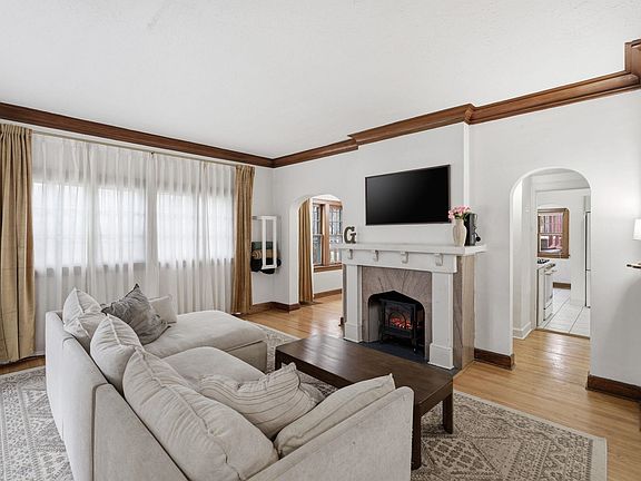 2nd image of 1001 N Yale Ave