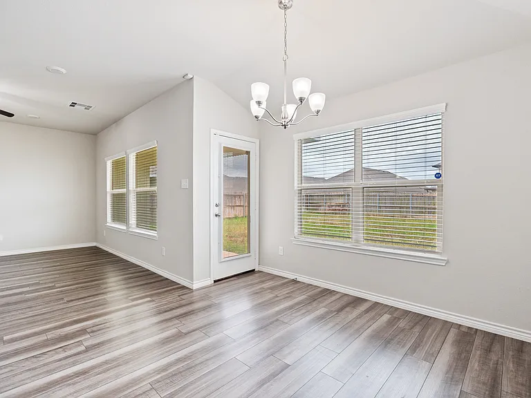 1142 Natchez Dr — Photo 13