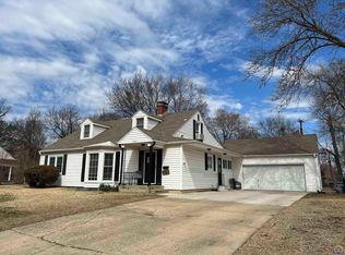 3910 SW Windsor Ct, Topeka, KS 66604