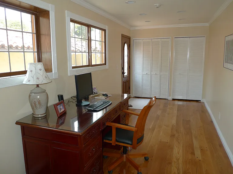 1427 Warnall Ave — Photo 5