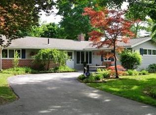 14 Algonquin Rd, Chelmsford, MA 01824