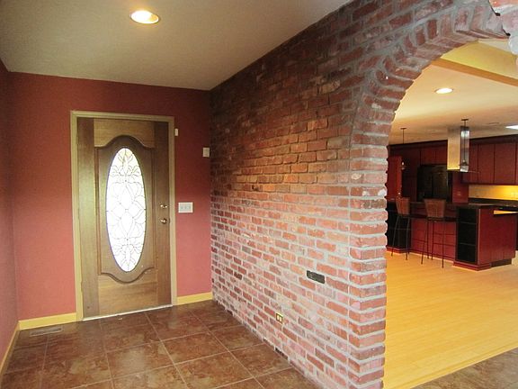2nd image of 1901 Burr Pkwy
