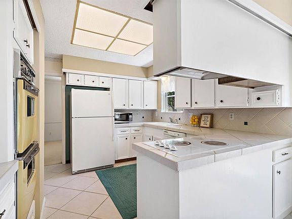 5th image of 3206 Meadowcreek Dr