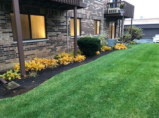 187 Uteg St APT 104B, Crystal Lake, IL 60014