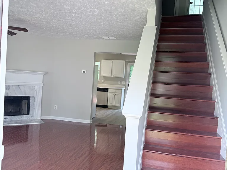 1086 Yellow River Dr — Photo 8