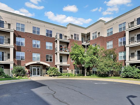 5th image of 1745 Graham Ave APT 209
