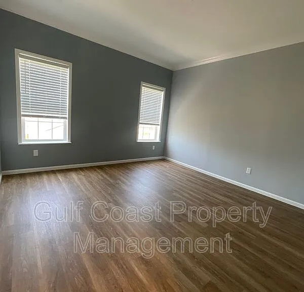 3200 Holly Ave — Photo 31