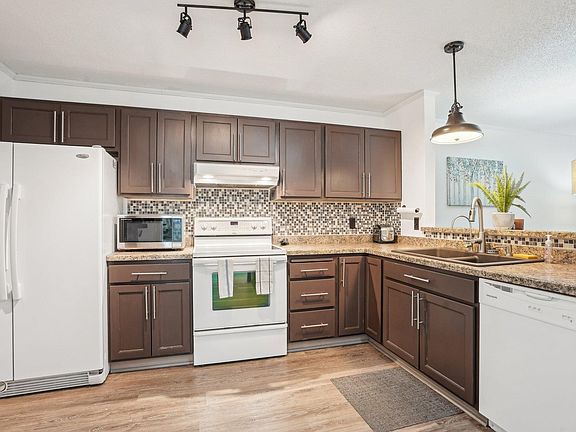 5th image of 7621 Edinborough Way APT 2201