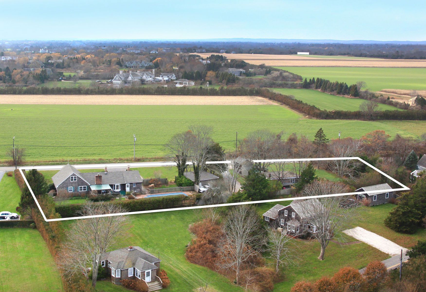 35 Town Line Rd, Wainscott, NY 11975 Out East