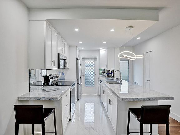 5th image of 101 NE 19th Avenue #110