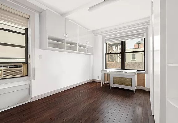 3rd image of 116 W 72nd St #10DD