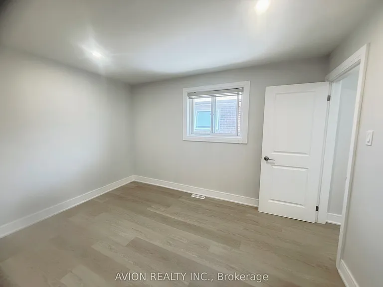 248 Fairglen Ave — Photo 8