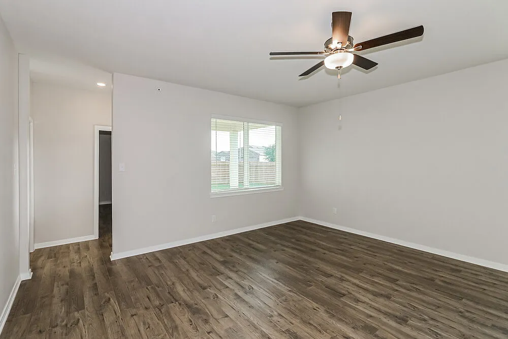 3 bed, 2.0 bath, 1579 sqft, $1,995 — Photo 3