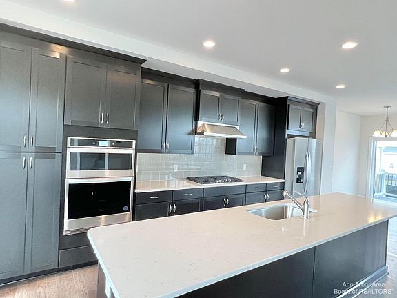 5th image of 2875 Rayfield Ave