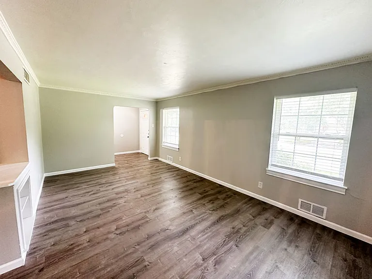 6461 Danbury Ln — Photo 8