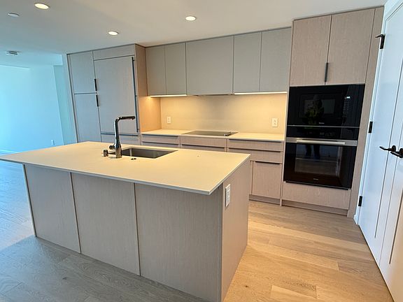 4th image of 333 Ward Ave #2111