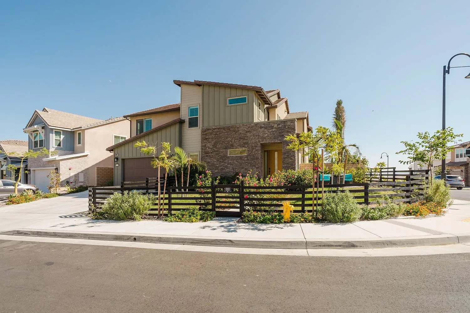 4 bed, 3555 sqft, $12,000 — Photo 1