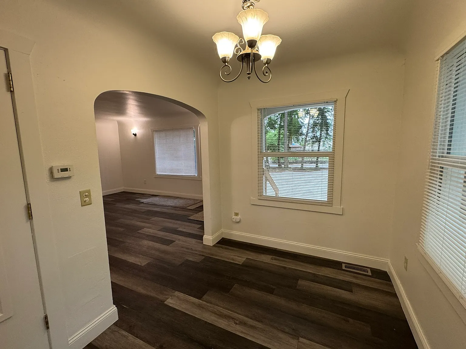 8905 DM — Photo 4