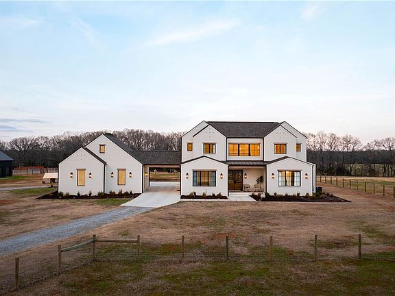 4th image of 2811 Lebanon Rd