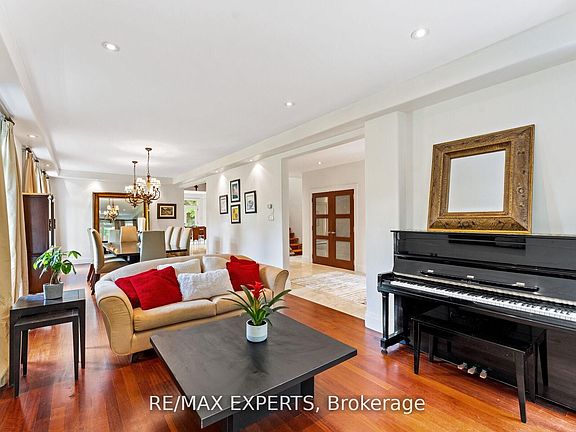 5th image of 120 Riverside Dr