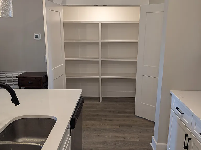 2091 Oakwood Ave — Photo 4