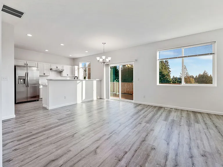 1061 Ebbets Dr SW — Photo 12