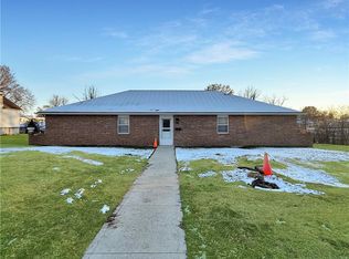 217 W 17th St, Higginsville, MO 64037