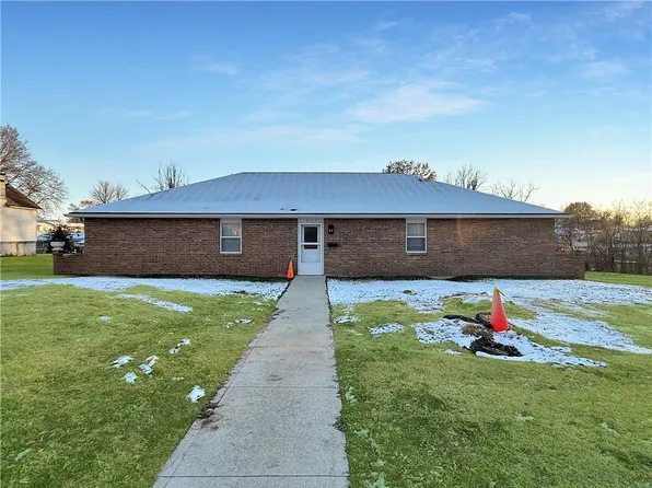 217 W 17th St, Higginsville, MO 64037
