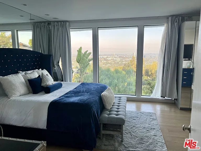 8380 Hollywood Blvd — Photo 41