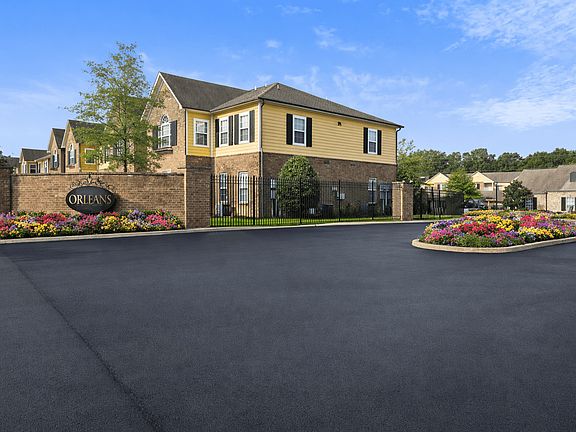 4th image of 317 Royal Chartres Sq E #285-202