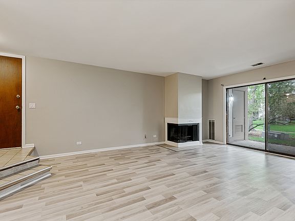 3rd image of 905 Surrey Dr APT 1A