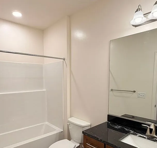 703 E Clay St — Photo 17