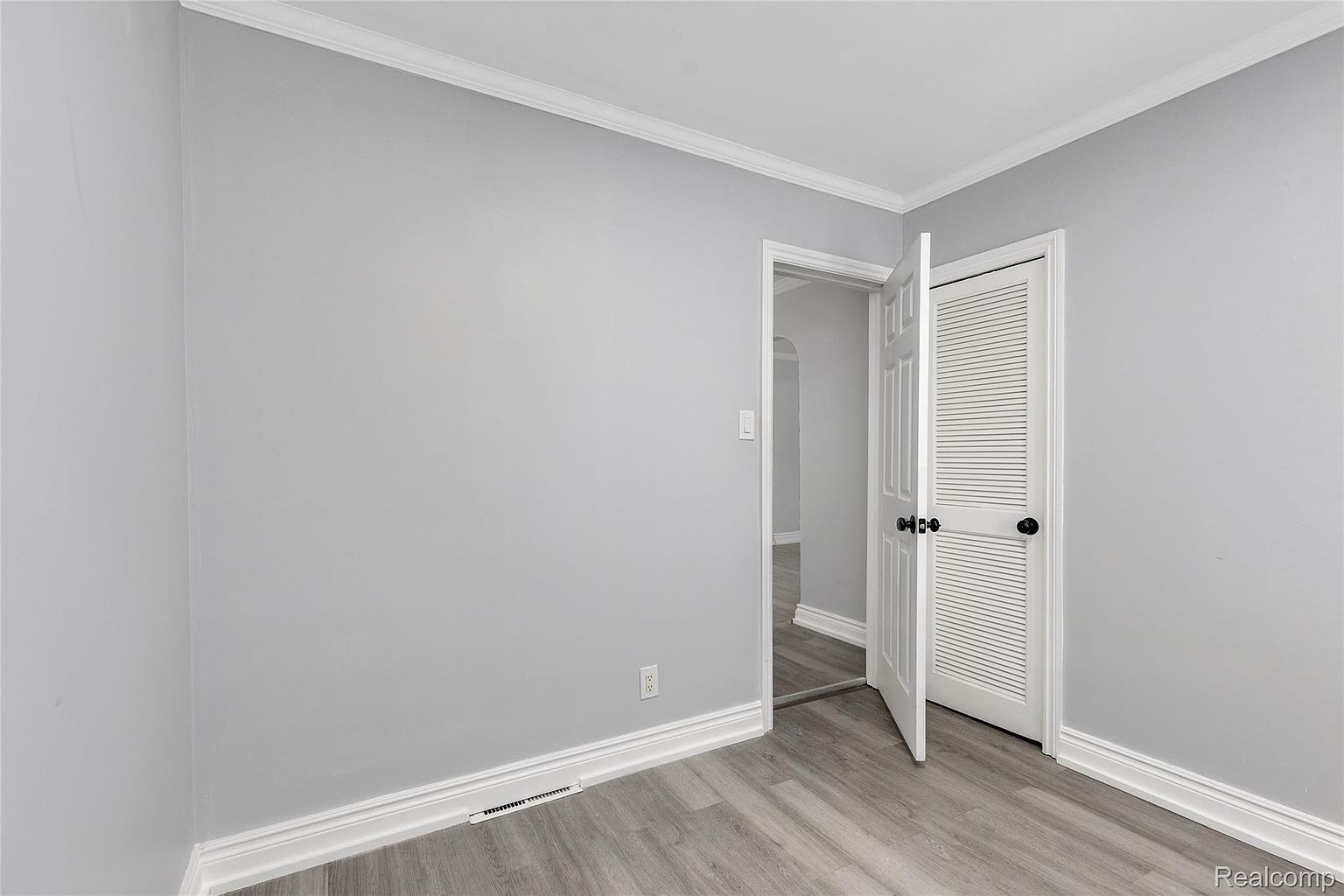 8287 Meadow Ave, photo 19