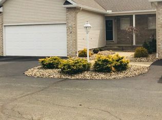 5 Timber Lake Dr, Hubbard, OH 44425