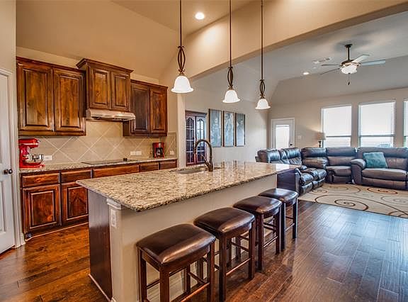 5th image of 202 Colter Dr