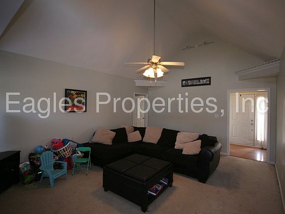 5th image of 205 Wesley Dr