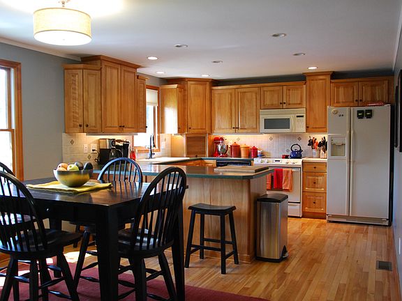 Eat-in Kitchen