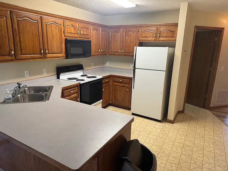 3524 E Laurel St — Photo 4