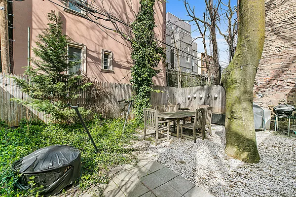 Rented by Compass | media 7