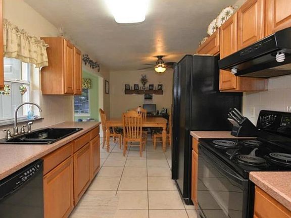 3rd image of 1173 Lake Lucerne Cir
