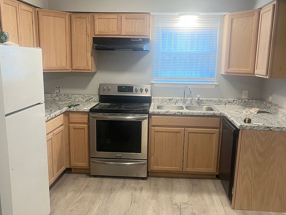 1st image of 180 Maple Dr