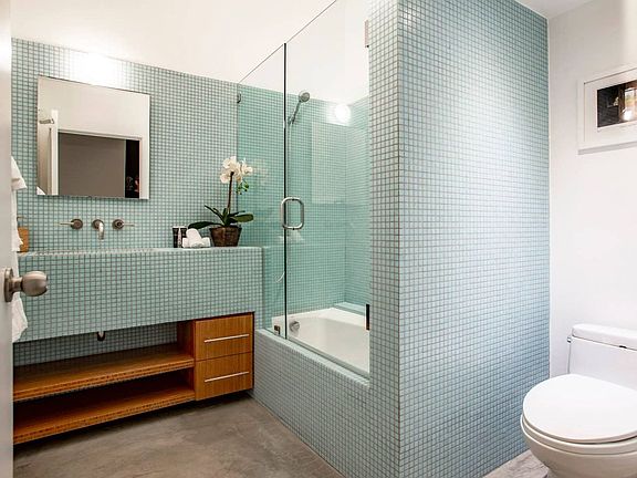 3rd image of 545 Rose Ave #545
