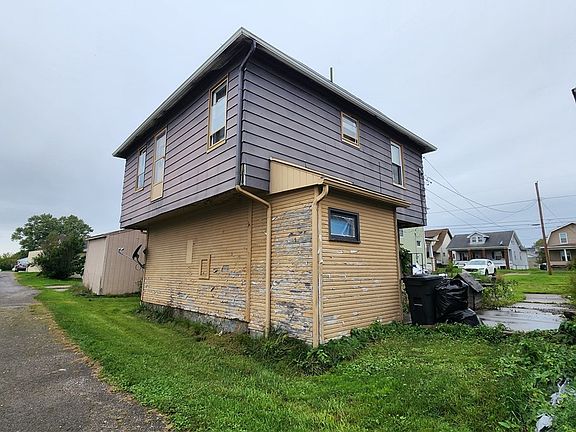 3rd image of 1012 Adams St