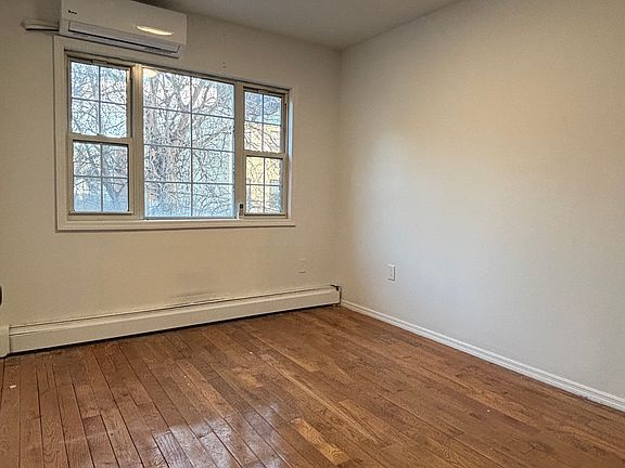 4th image of 365 Essex St APT 2