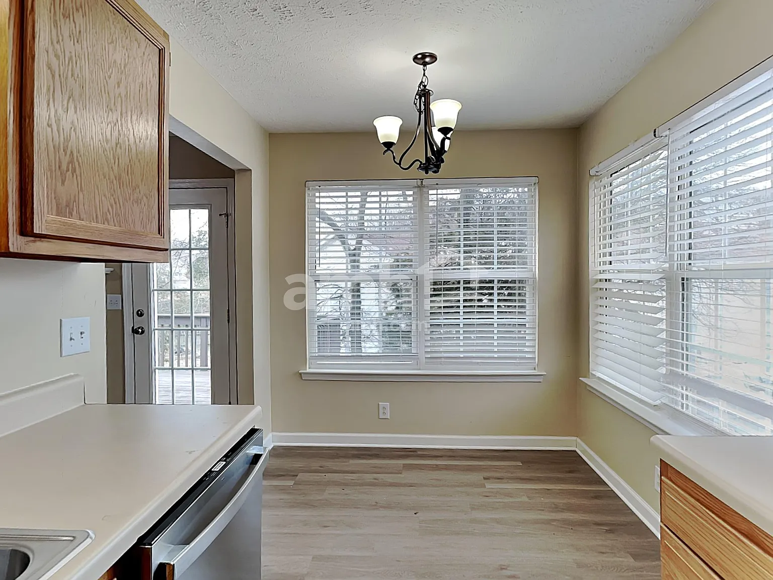 3 bed, 2.0 bath, 1909 sqft, $2,355 — Photo 4
