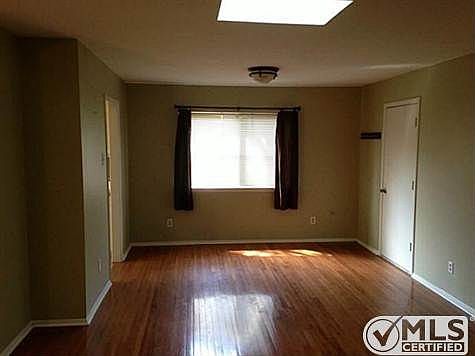 4th image of 519 Village Dr