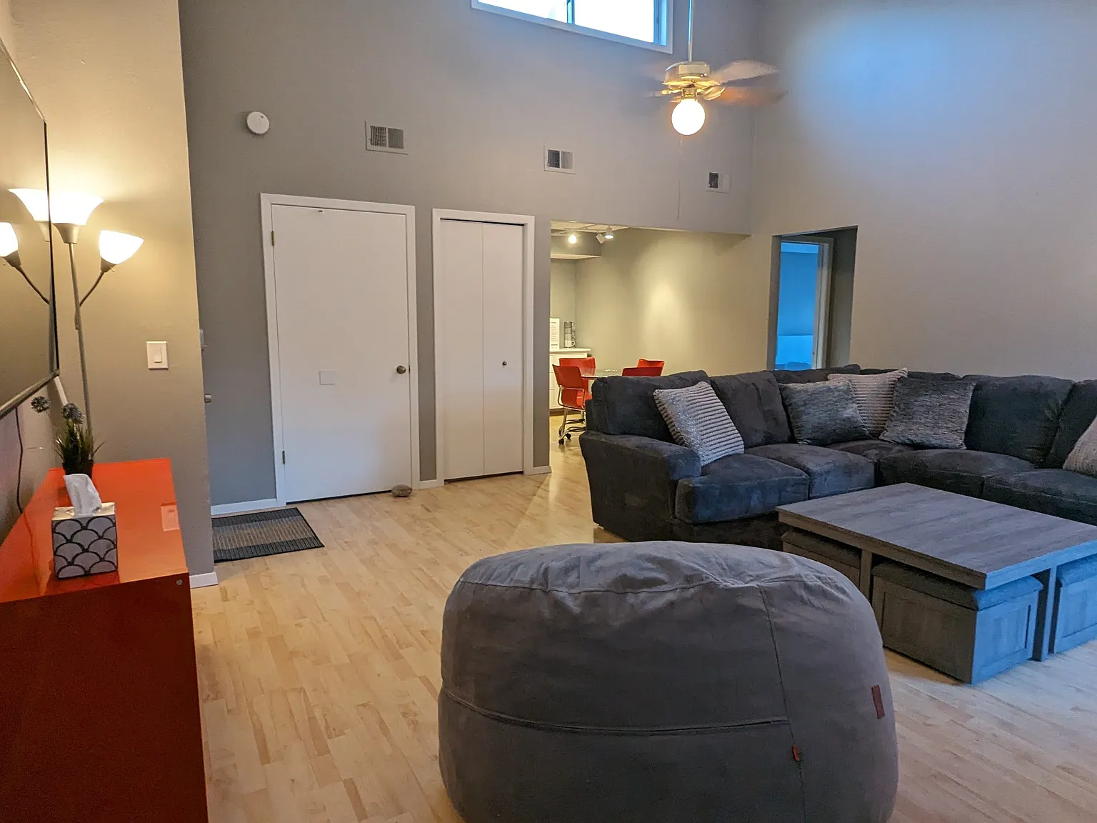 2 bed, 955 sqft, $2,500 — Photo 2